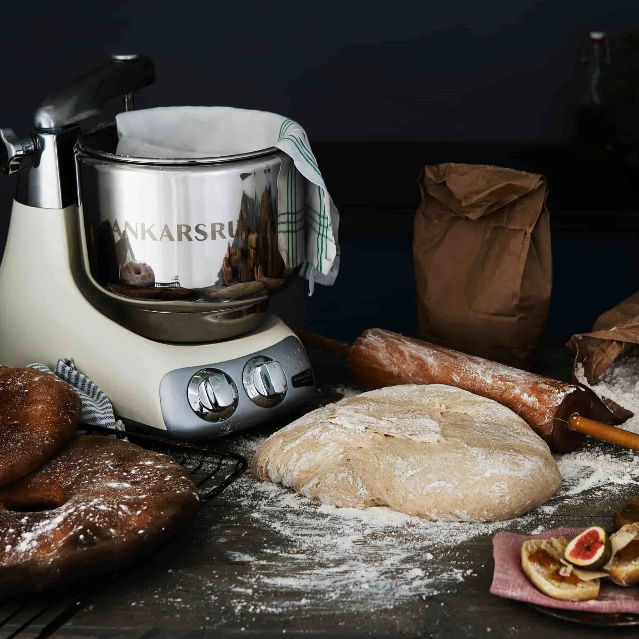 New Assistent Original Stand Mixer, Light Cream Kitchen Electricals