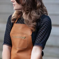 New Leather Zipper Apron in Classic Brown Kitchen Textiles & Clothing