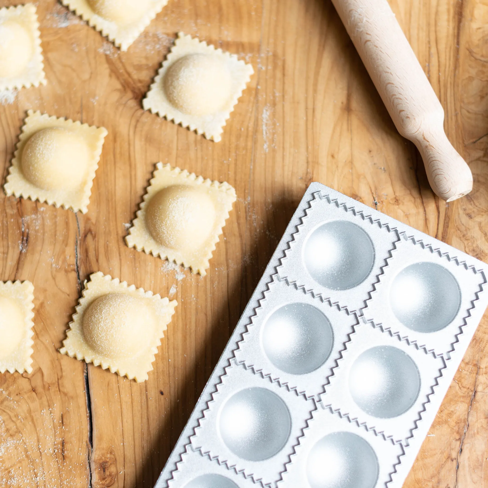 Discount Ravioli Tray - 12 Large Round Ravioli 52mm x 52mm Italian Ingredients|Kitchen Tools & Utensils