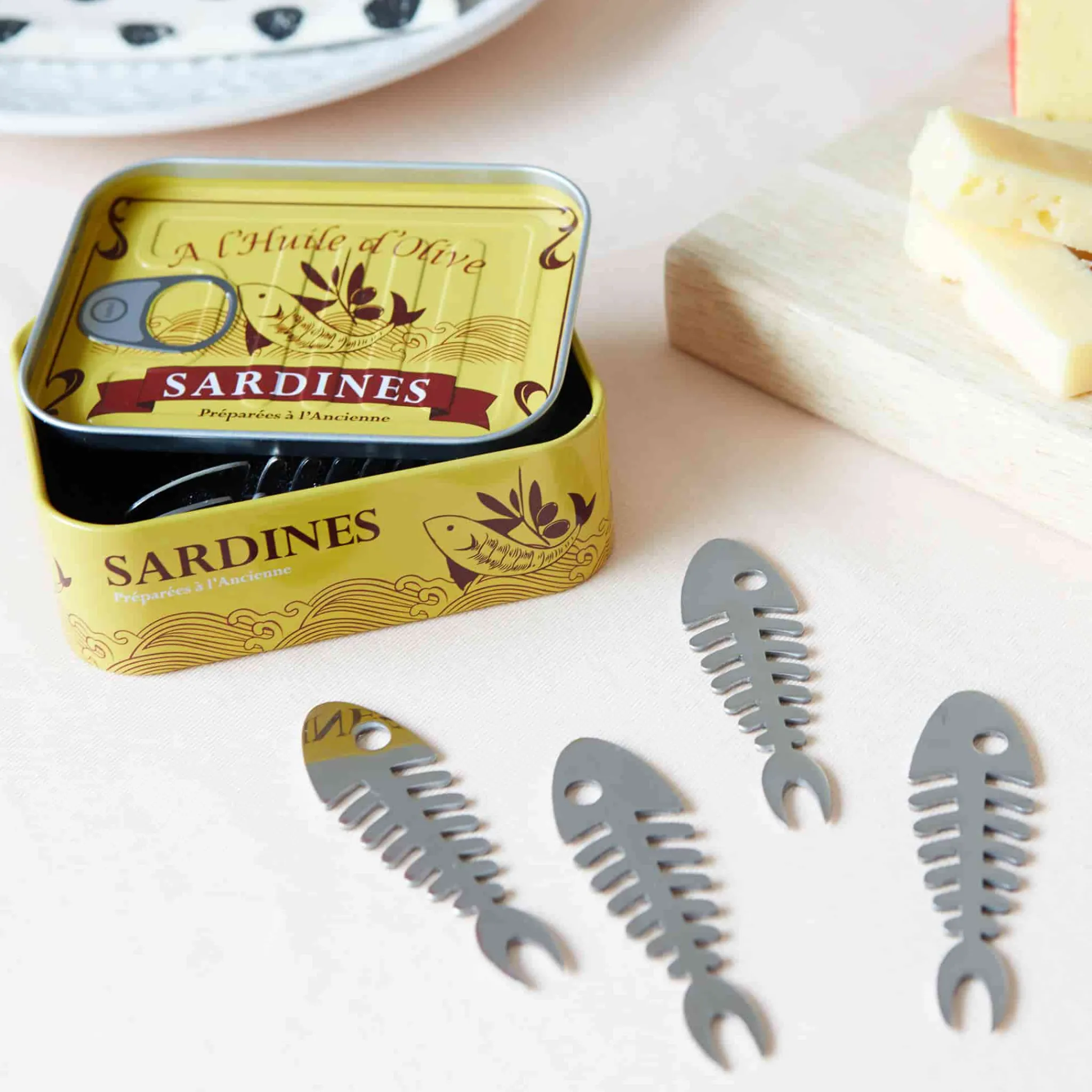 Hot Set of 6 Sardine Snacking Forks in a Tin Serveware|Tableware Brands