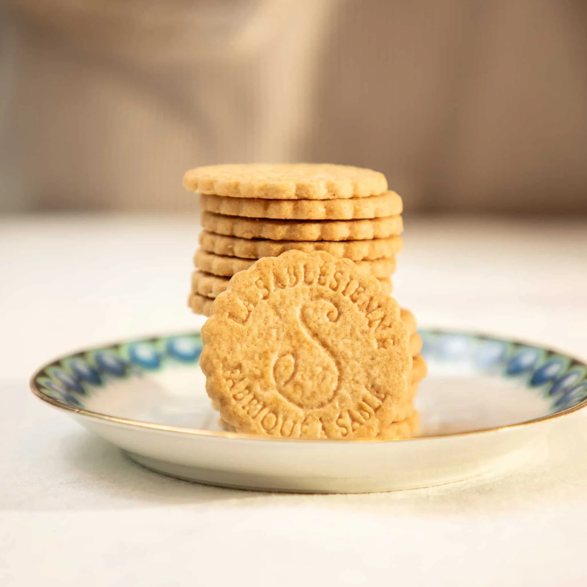 Hot Short Dated French Sable Biscuits in Sky Blue Floral Tin, 250g Ingredients Brands|French Ingredients