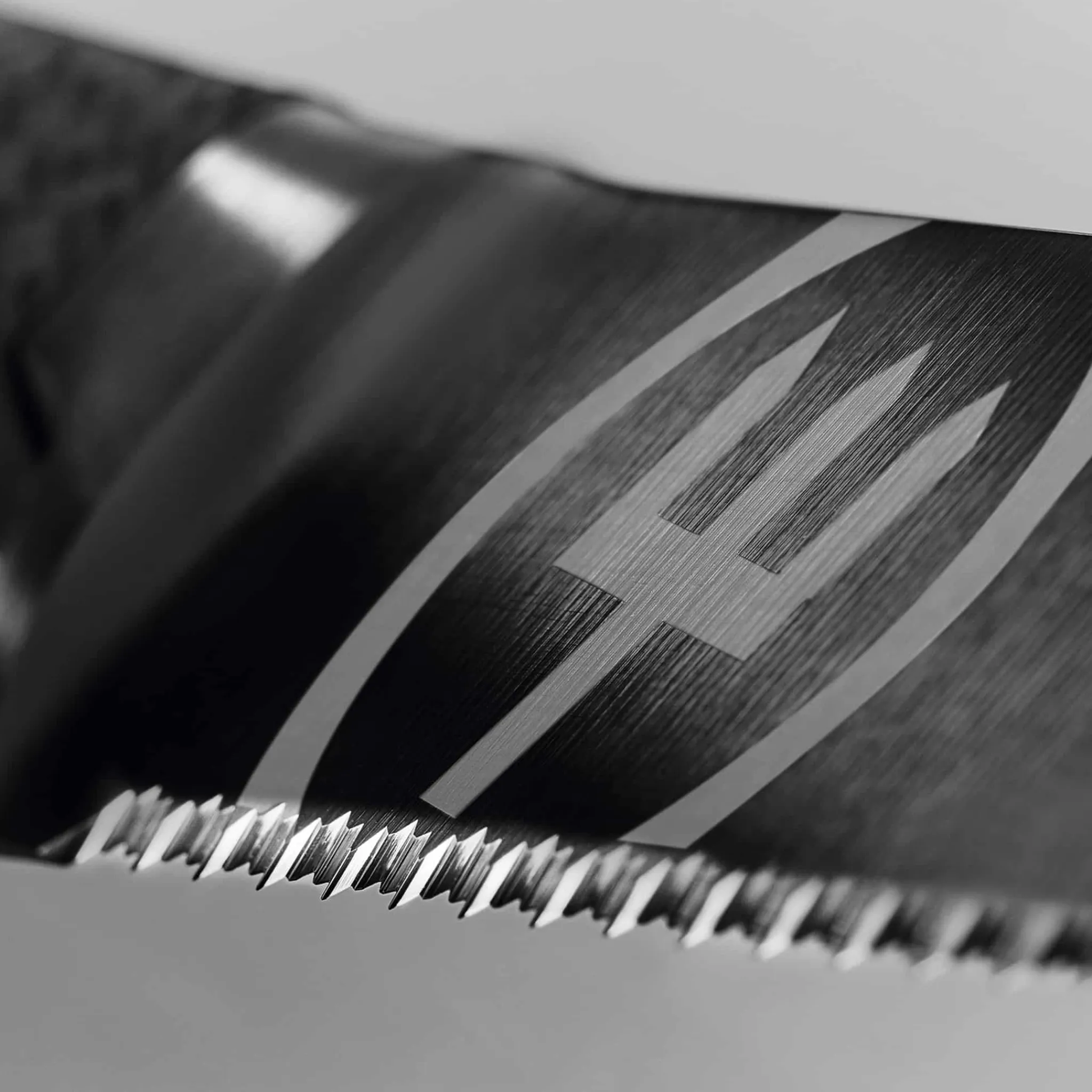 Hot Performer Bread Knife, 23cm Kitchen Knives